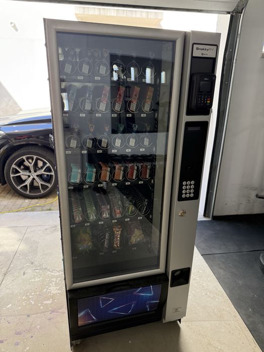 Maquina vending semi-nova