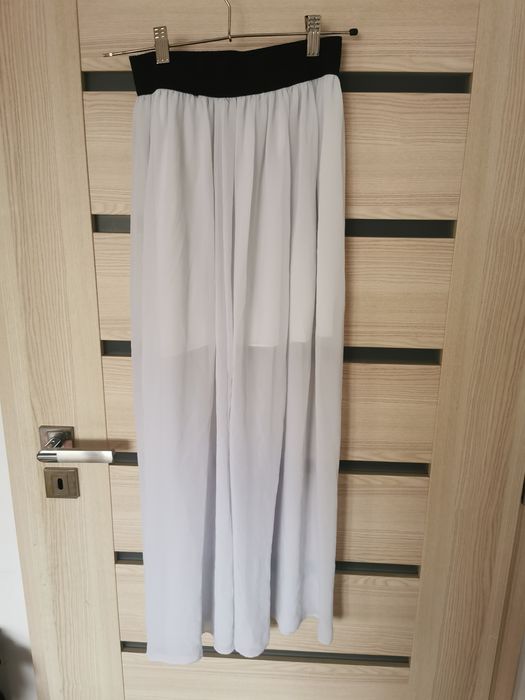 Długa biała spódnica, rozmiar uniwersalny, plus minus 38 M