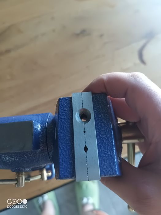 Тиски малые поворотные настольные