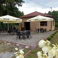 Lokal gastronomiczny z ogrodkiem piwnym & parasolami