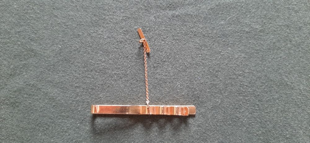 Prata, brincos, pulseiras, fios