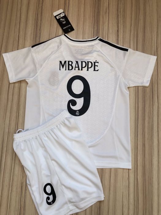 Футбольна форма для дітей