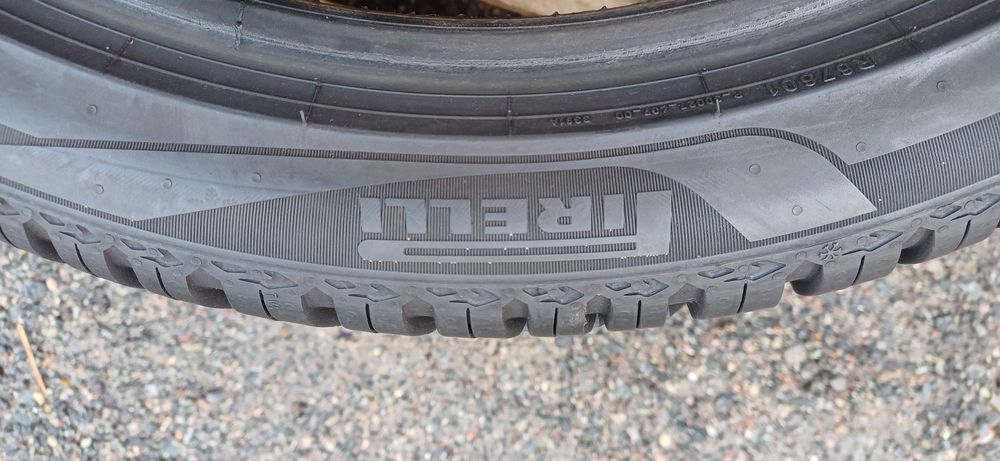 225/40R18 92Y PIRELLI , komplet opon wielosezonowych.