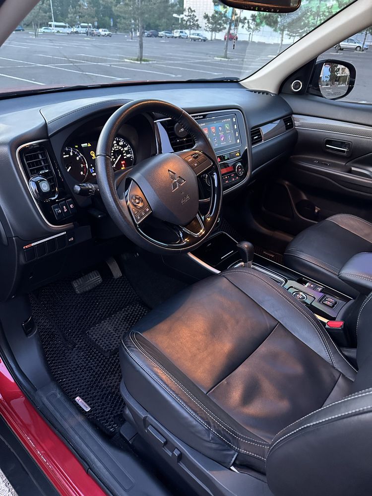 Mitsubishi Outlander 3 2018 год