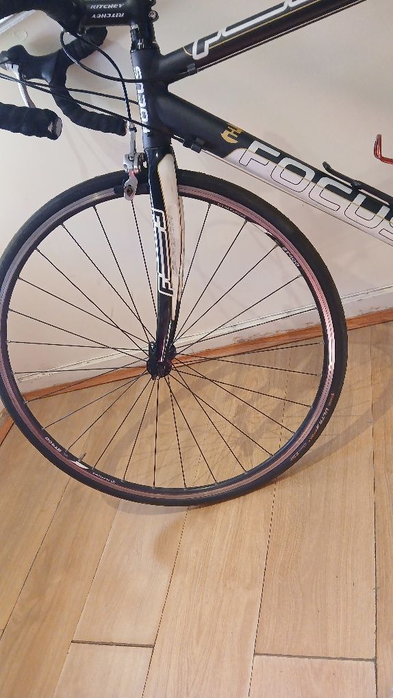 Bicicleta focus de estrada ou disporto em perfeito estado .