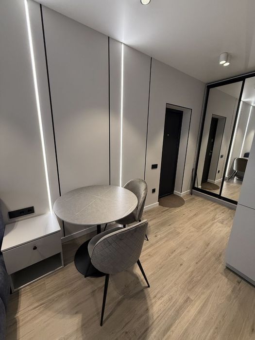 Подобова оренда. Завжди є світло