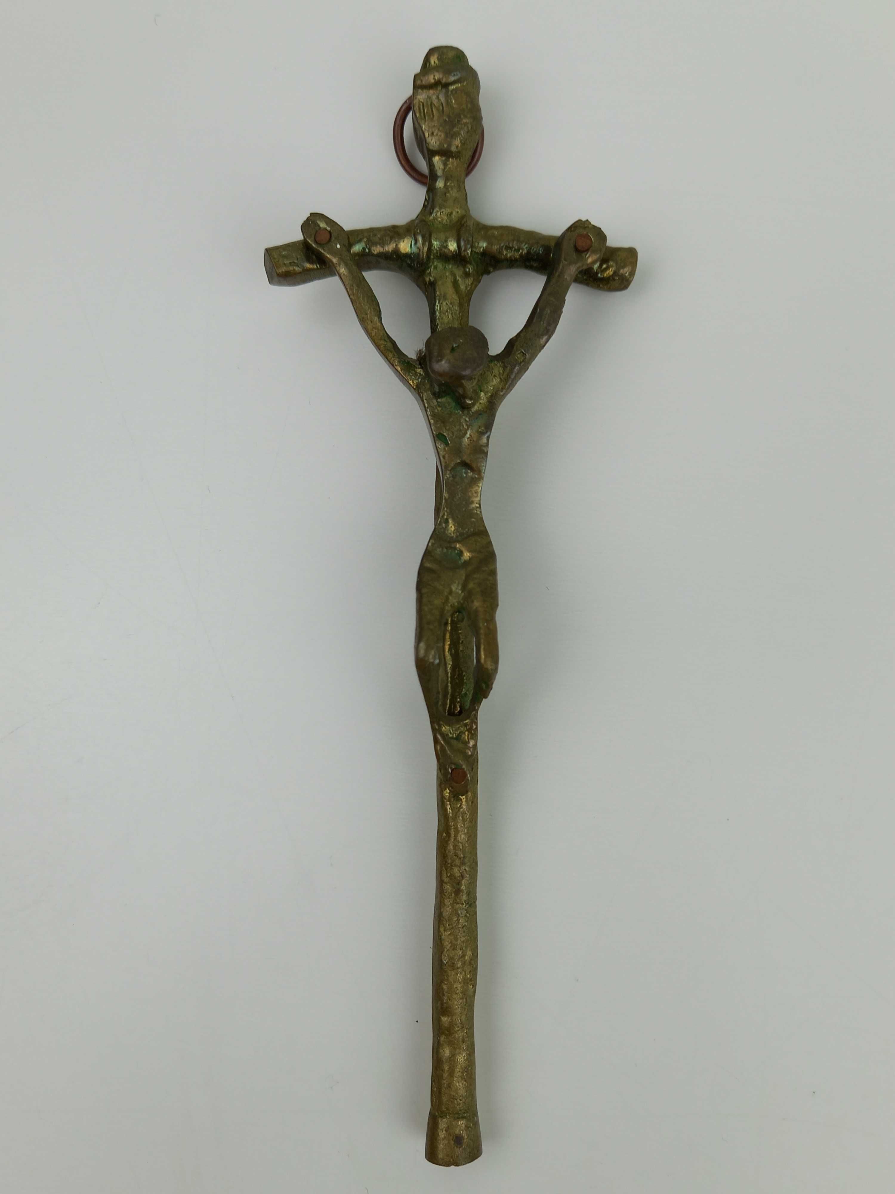 Krzyż wiszący papieski na ścianę mosiądz 16cm