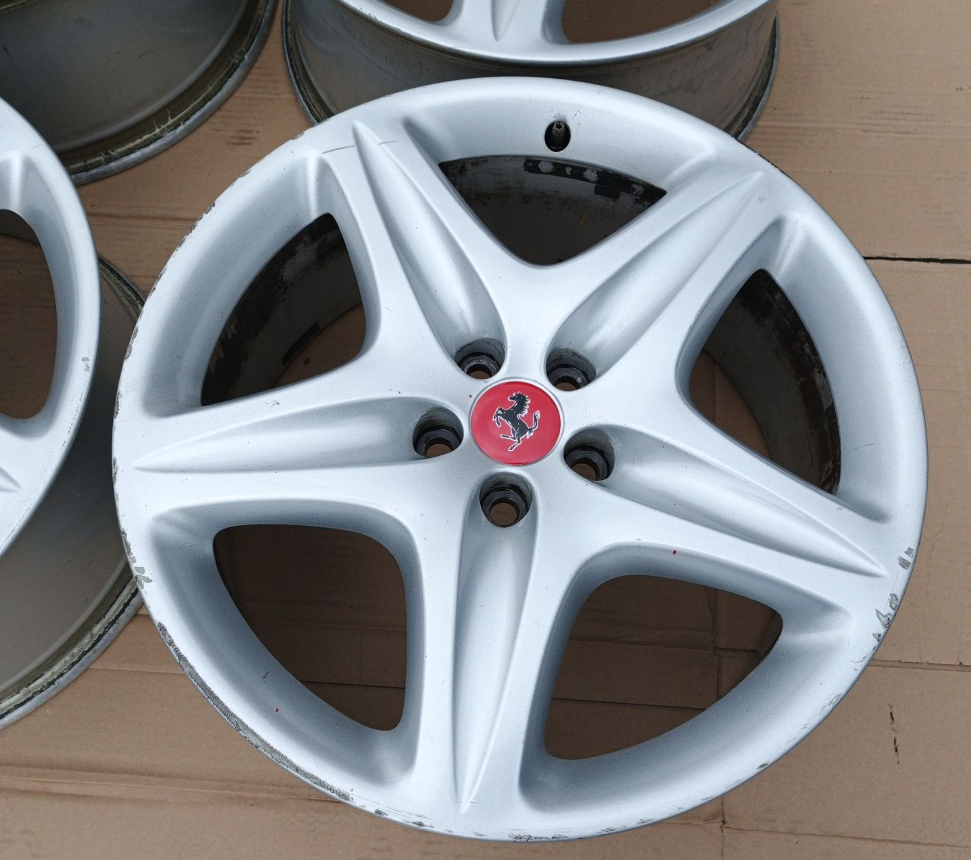 Felgi Aluminiowe Jaguar  8.5J R19 5x108 wzór Ferrari F355