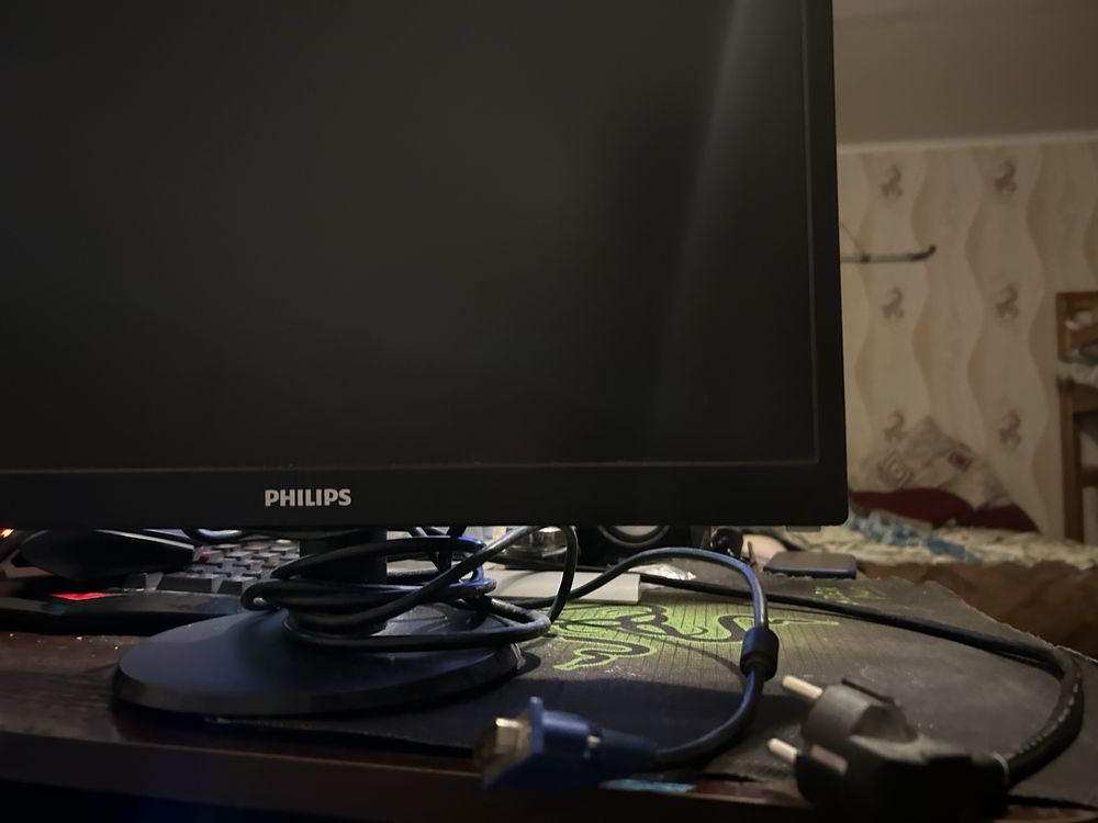 Монитор philips.