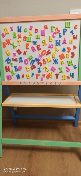 Розвиваючий дерев'яний міні мольберт. Двосторонній на кронштейнах.