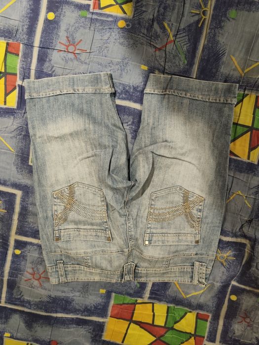 Джинсовий длиные шорты в хорошем состоянии