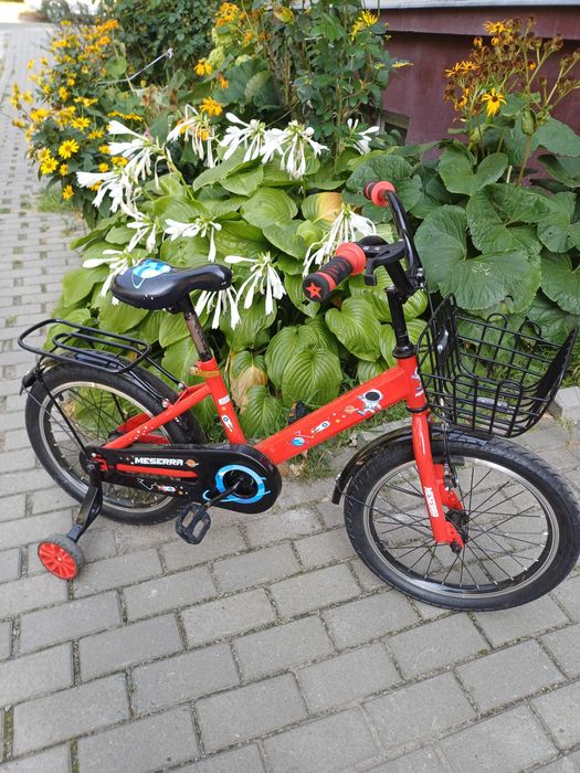 Czerwony rower dziecięce