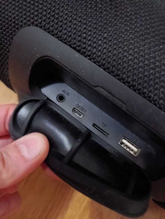 Блютуз-колонка JBL