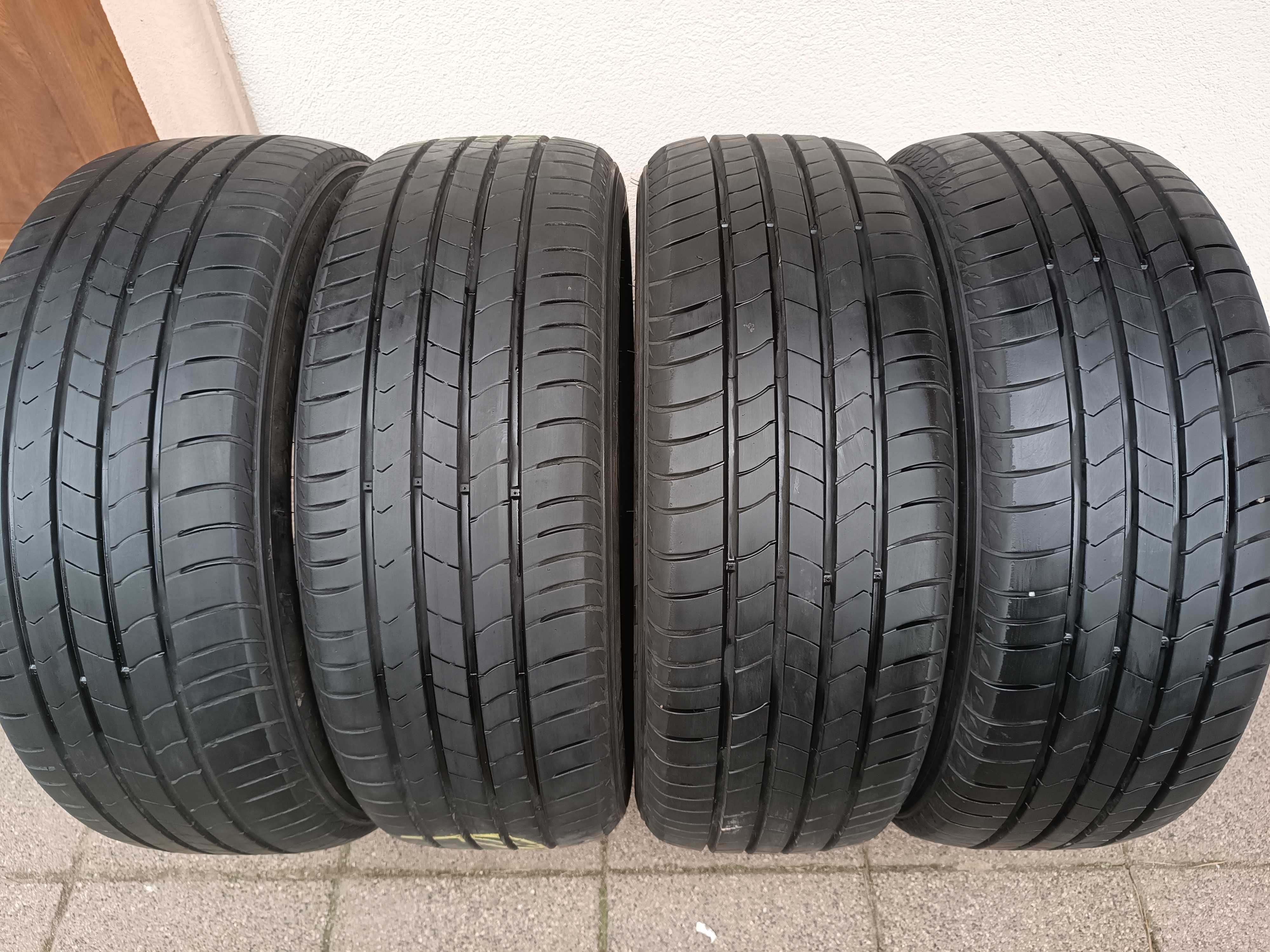 Kumho ECSTA 215/55R18 95H 22r 2x7,1mm 2x5,7mm