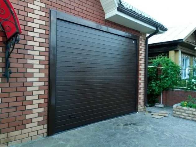 Гаражні ролетні та секційні ворота для нестандартних проємів у гараж