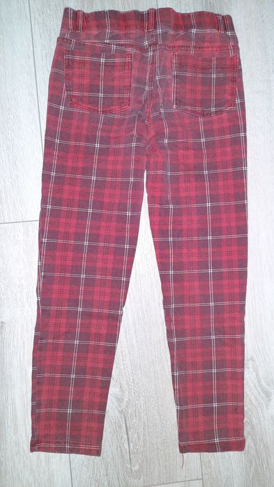 Czerwone spodnie w kratę Pepco r. 134