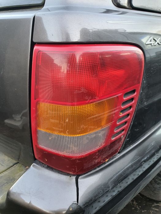 JEEP GRAND CHEROKEE WJ WG lampa tył tylna prawa  EU 4 żarówki