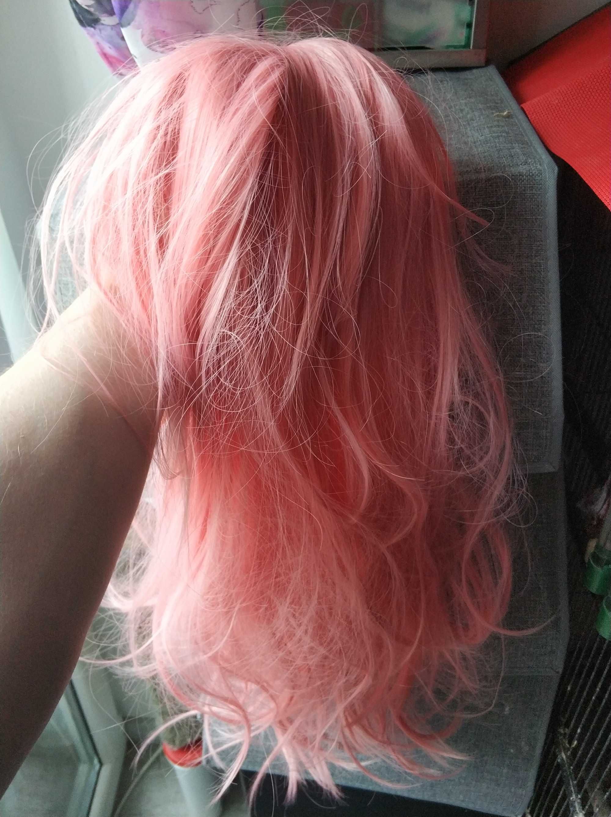 Peruka Różowa Długie Włosy naturalna z grzywką