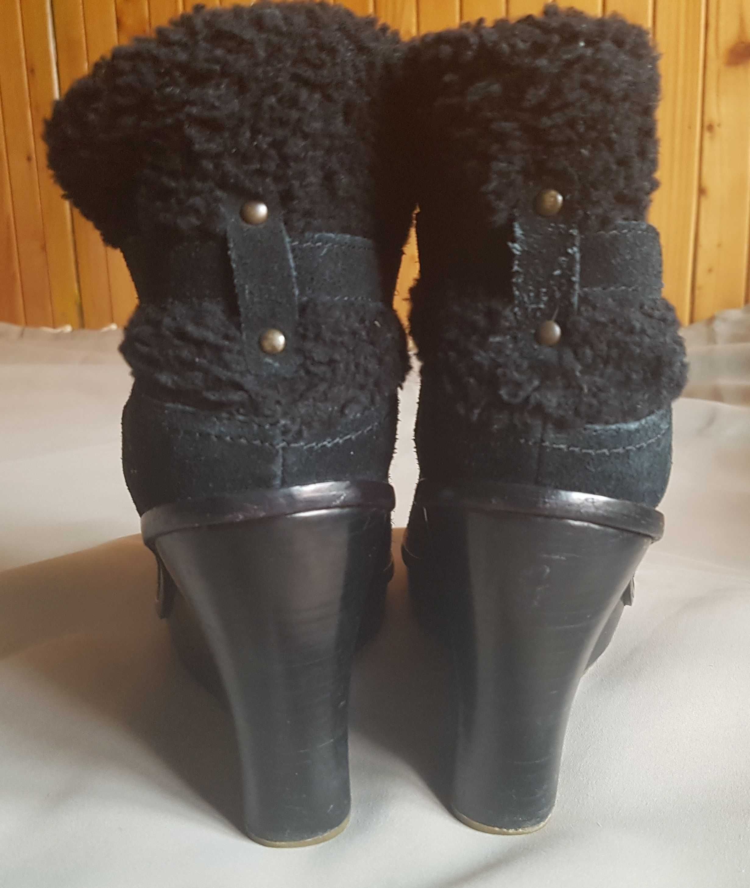 UGG Australia Anais czarne zamszowe ciepłe botki koturn 41 bdb+