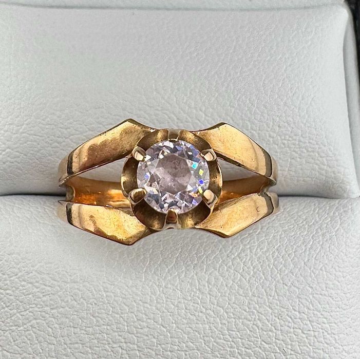 Złoty pierścionek z fioletowym oczkiem 2,78 g PR.585 14K R.15