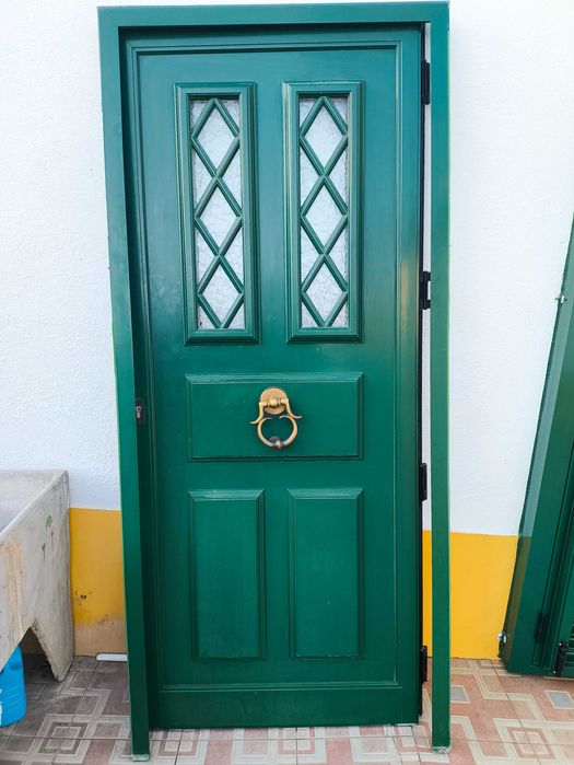 Porta exterior em alumínio, de cor verde