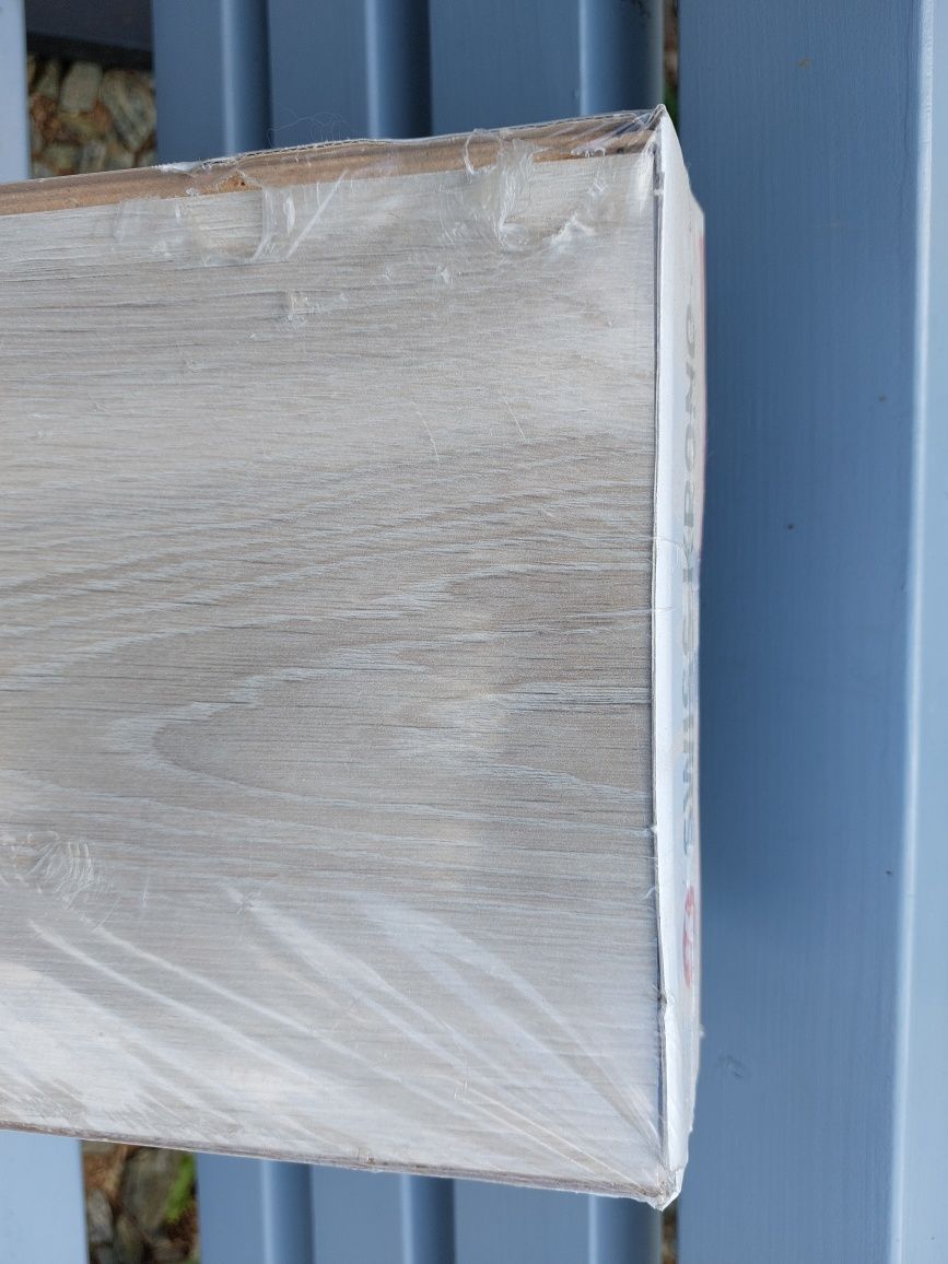 Panele podłogowe Swiss Krono AC5 10 mm – 1,6 m² – nowa paczka