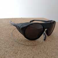 Oakley Clifden Preto