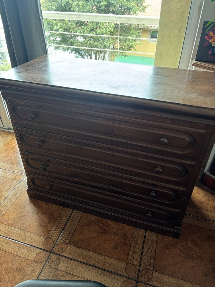 Cômoda de madeira