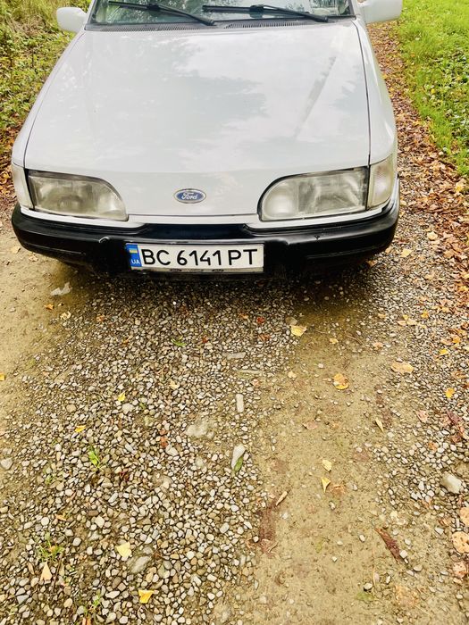 Продається автомобіль .