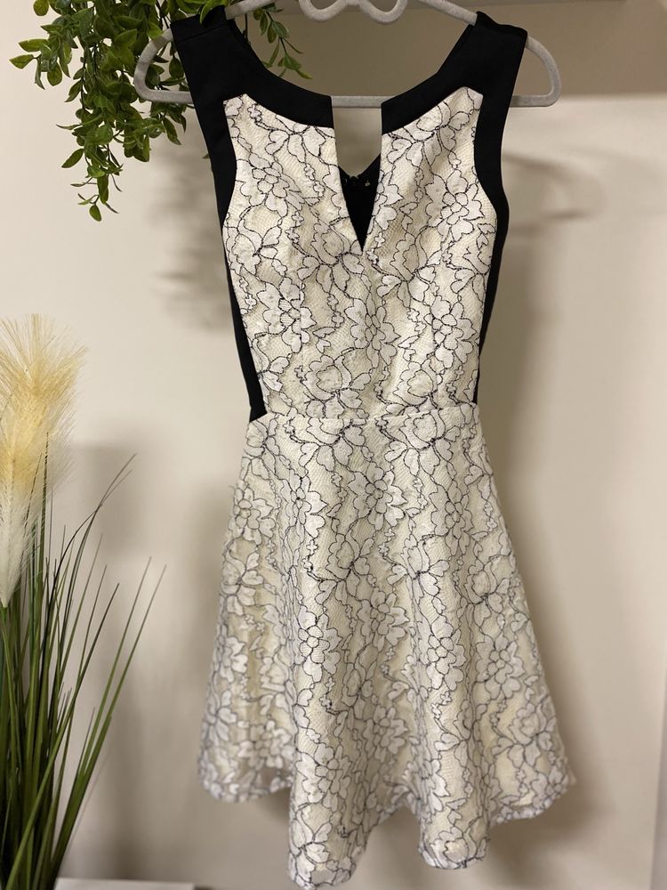 Elegancka koronkowa sukienka s 36