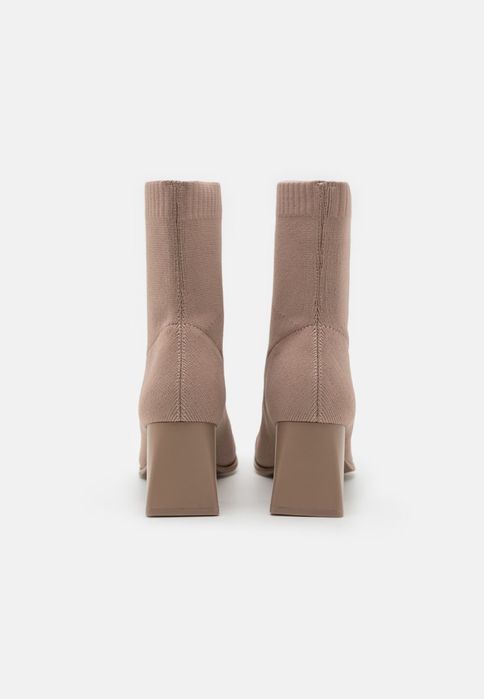 Botki wiosenne beżowe Call It Spring 36