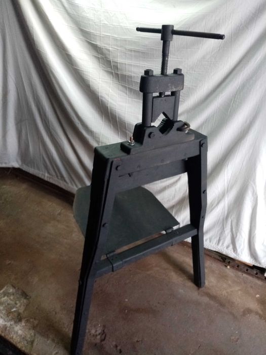 Imadło do gwintowania rur