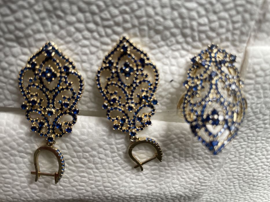 Серебряный комплект серебра 925 в позолоте  с корундами