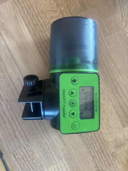 Podajnik automatuczny