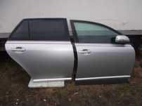 Toyota Avensis t25 KOMBI 03-08 drzwi prawe przednie 1C0