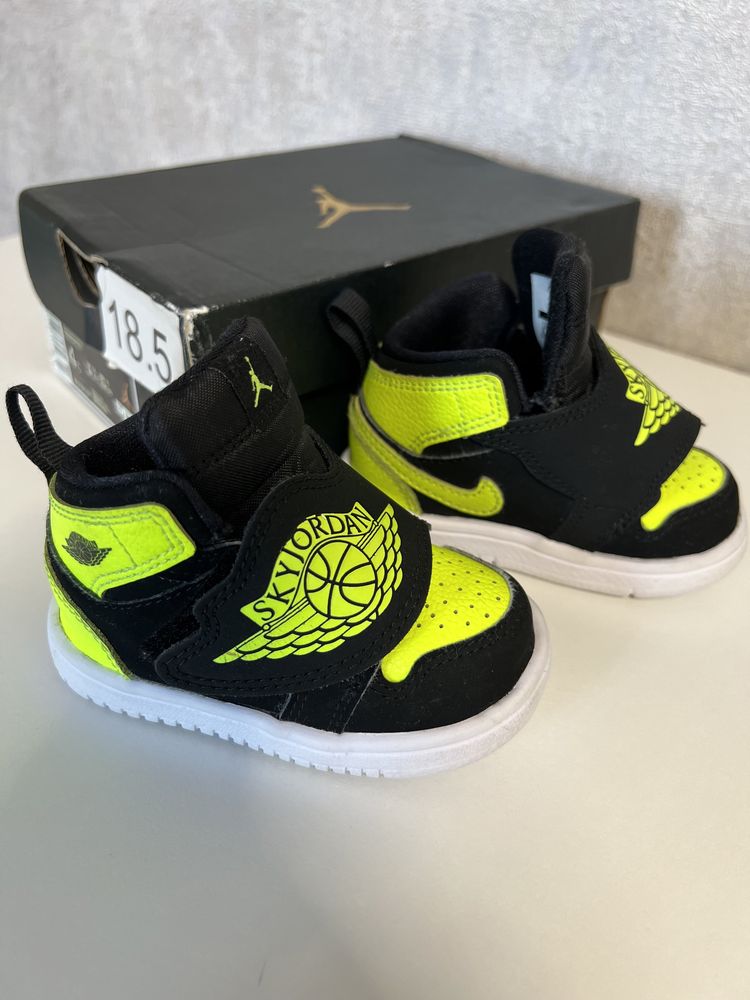 Кросівки Nike Sky Jordan 1, устілка 12см