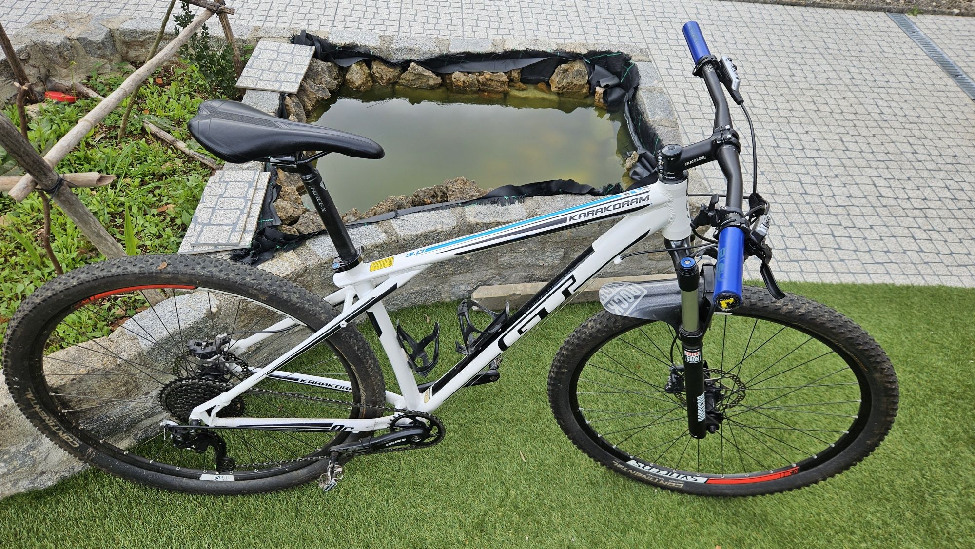Bicicleta btt roda 29 marca GT tamaho M