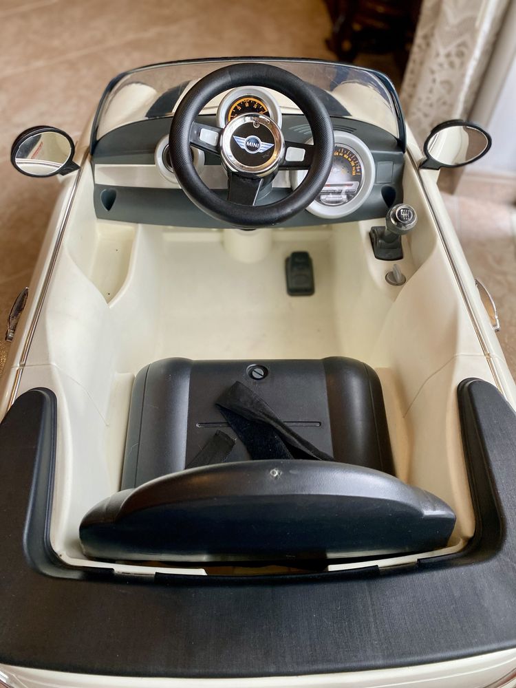 Mini Cooper elétrico criança