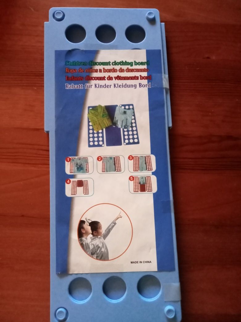 Dobrador de t-shirts para criança