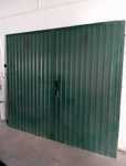 Portão de garagem de alumínio verde
