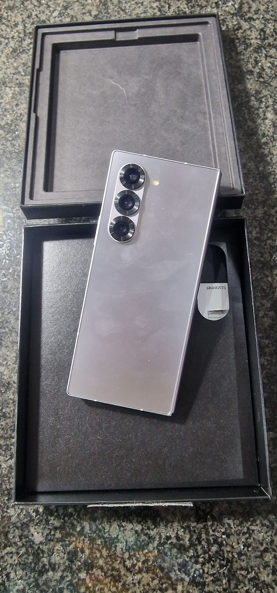 Samsung Z Fold 6 ainda com 2 anos garantia
