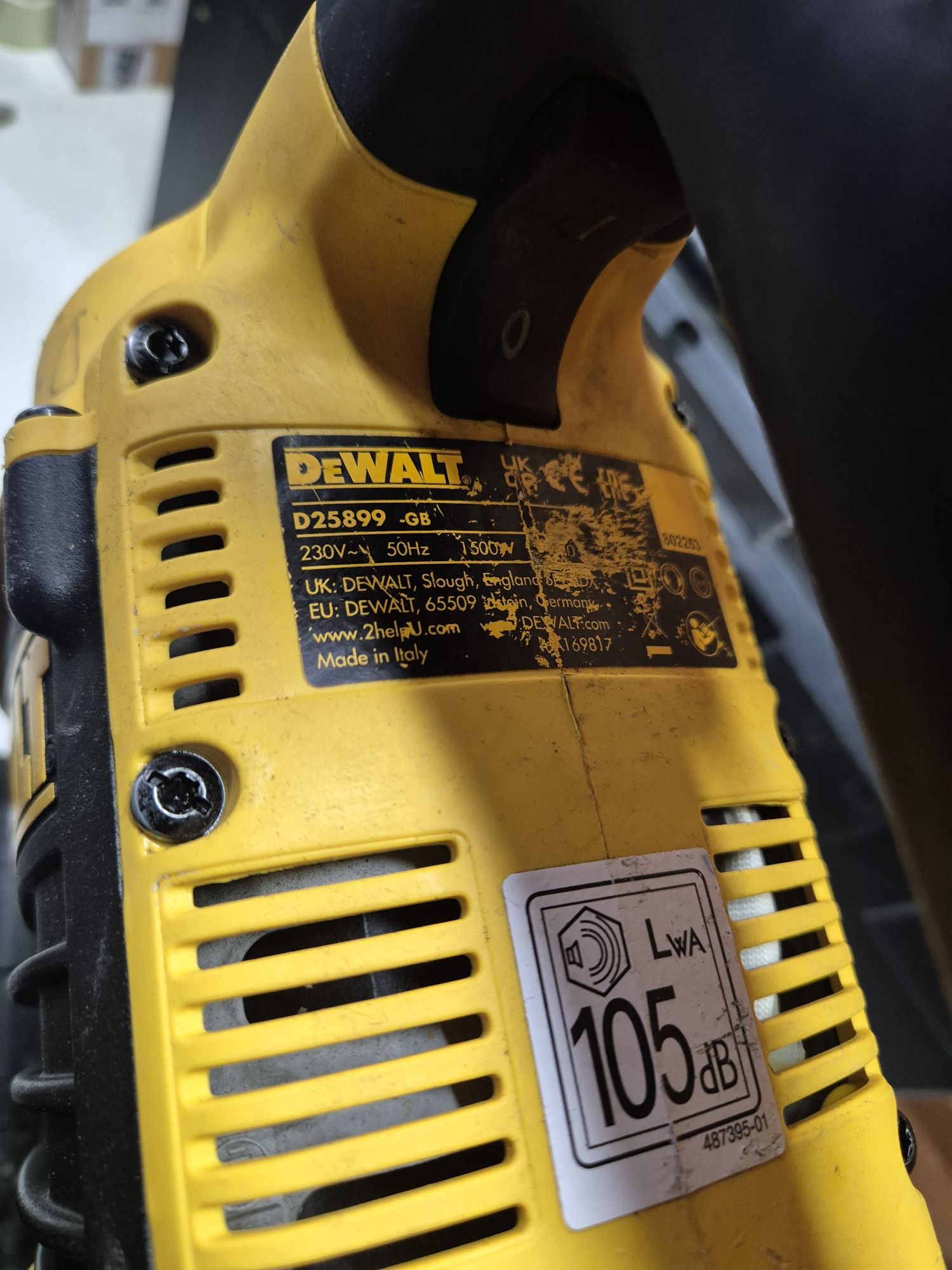 DeWalt Młot Wyburzeniowy SDS-MAX