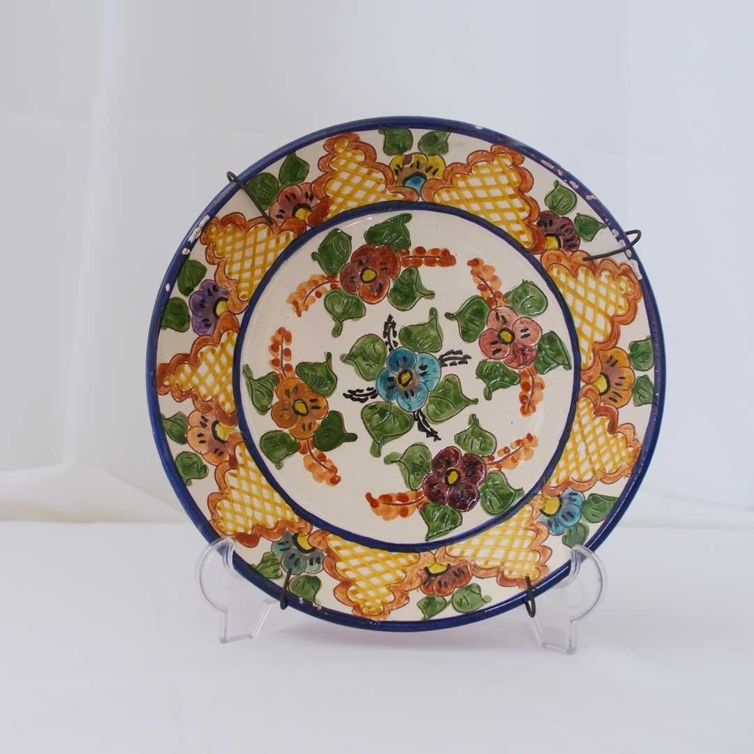 Prato alentejano pintado á mão com decoração floral