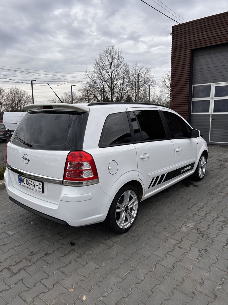 Opel Zafira 2011