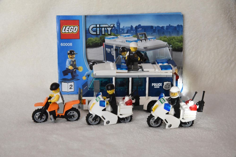 LEGO City 60008 Auto policyjne, furgonetka, 3 motory, 4 ludziki