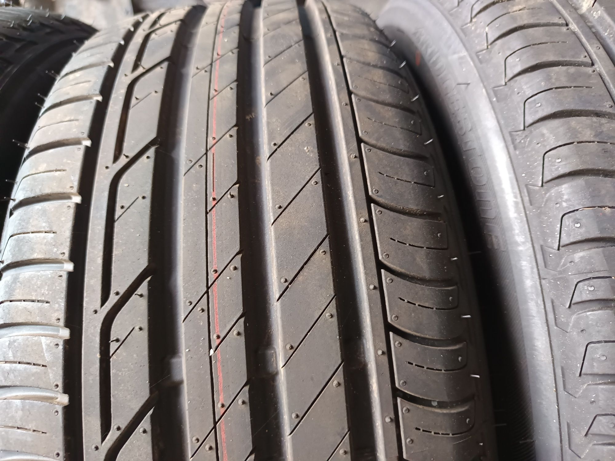 Opony 215/50 R18 Bridgestone nowe demo