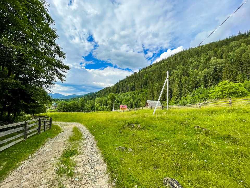 Продається ділянка з будинком село Зелене (біля річки)