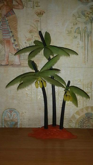 Пластикові фігурки та статуетки