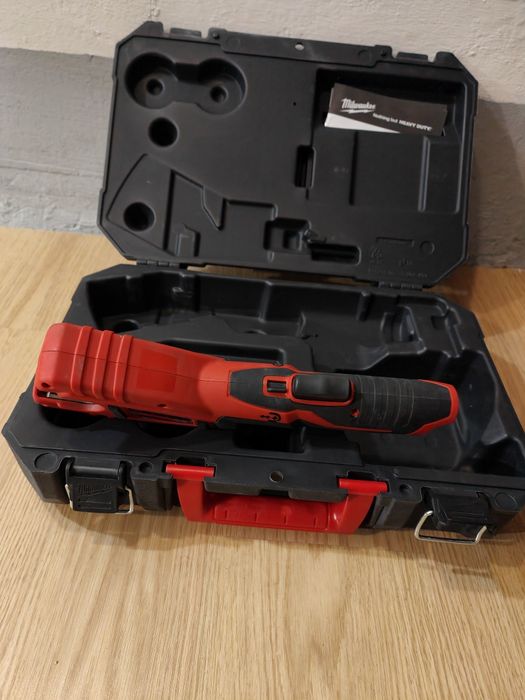 Maszyna do cięcia rur Obcinacz Milwaukee