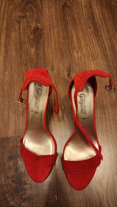 Святкові босоніжки 42р